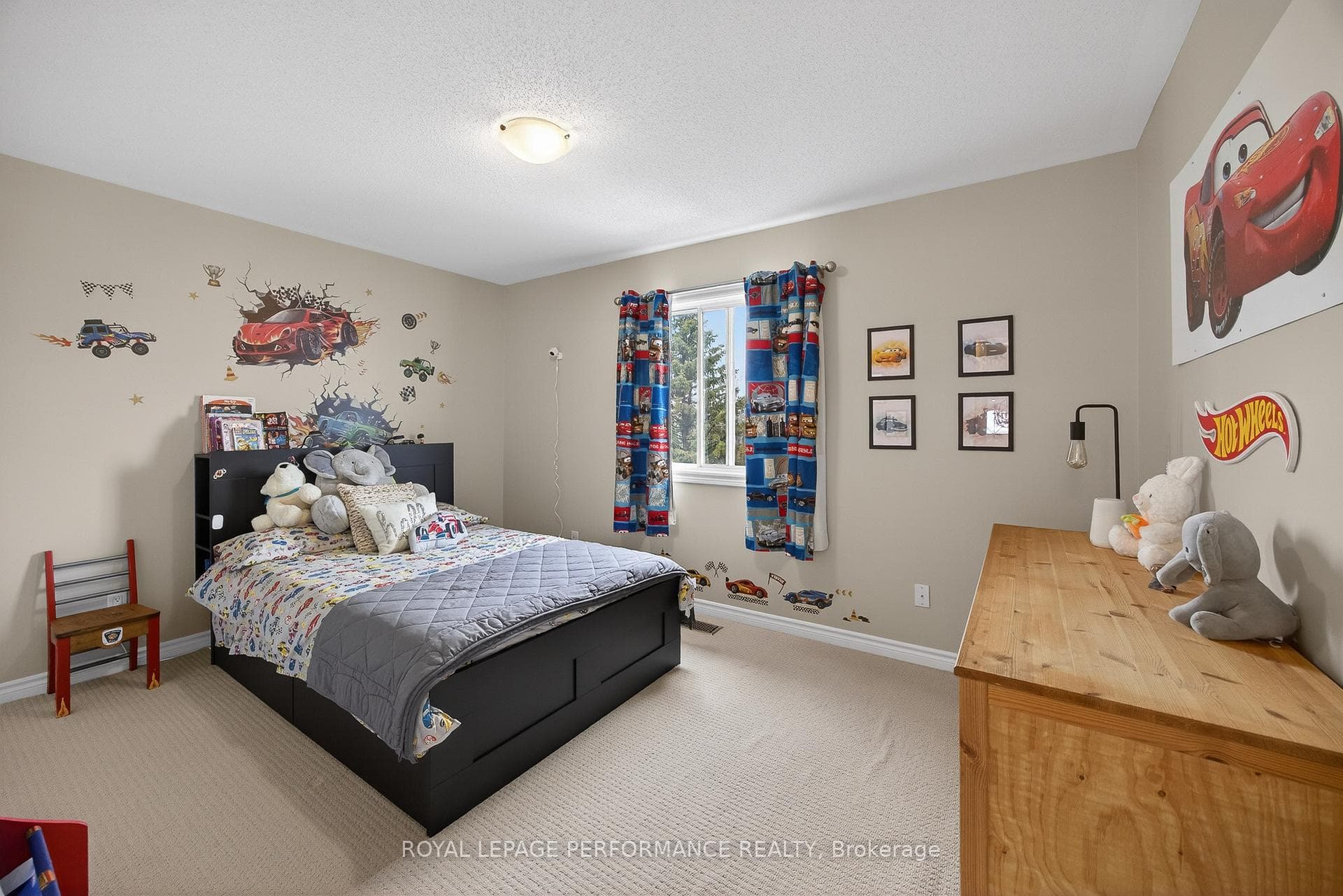 2191 Saturn Crescent photo 34