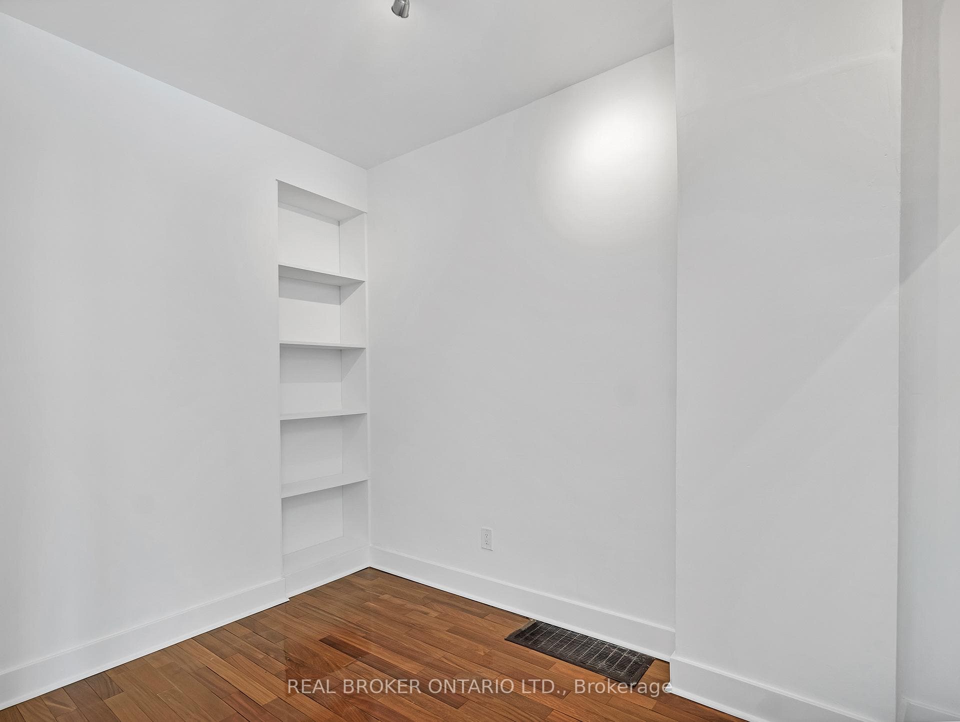1928 Gerrard Street Unit Main Fl photo 6