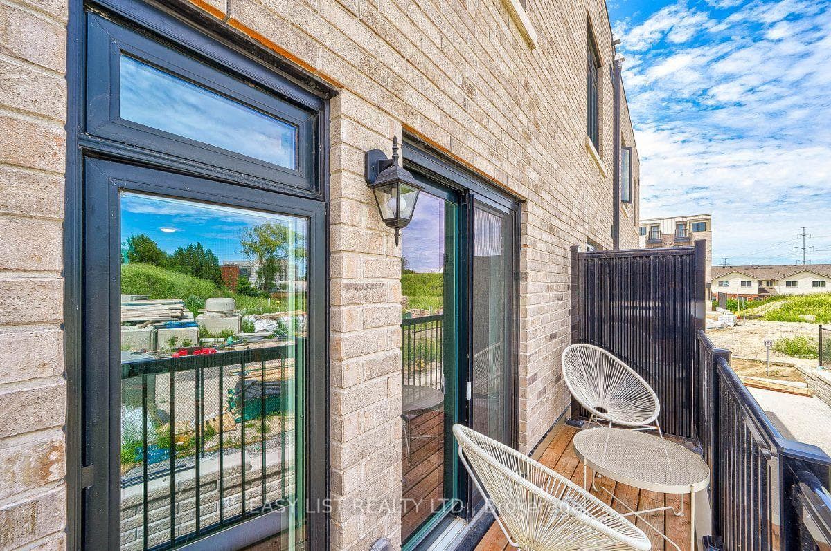 27 Spruce Pines Crescent photo 13
