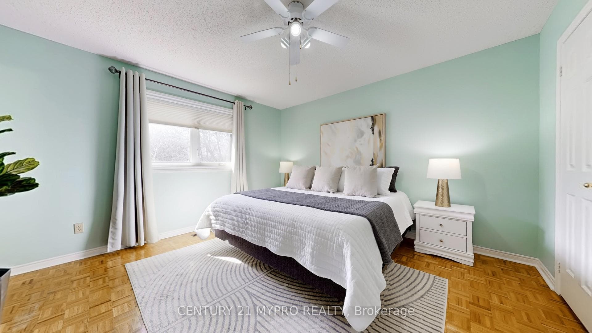 49 Parklawn Crescent photo 14