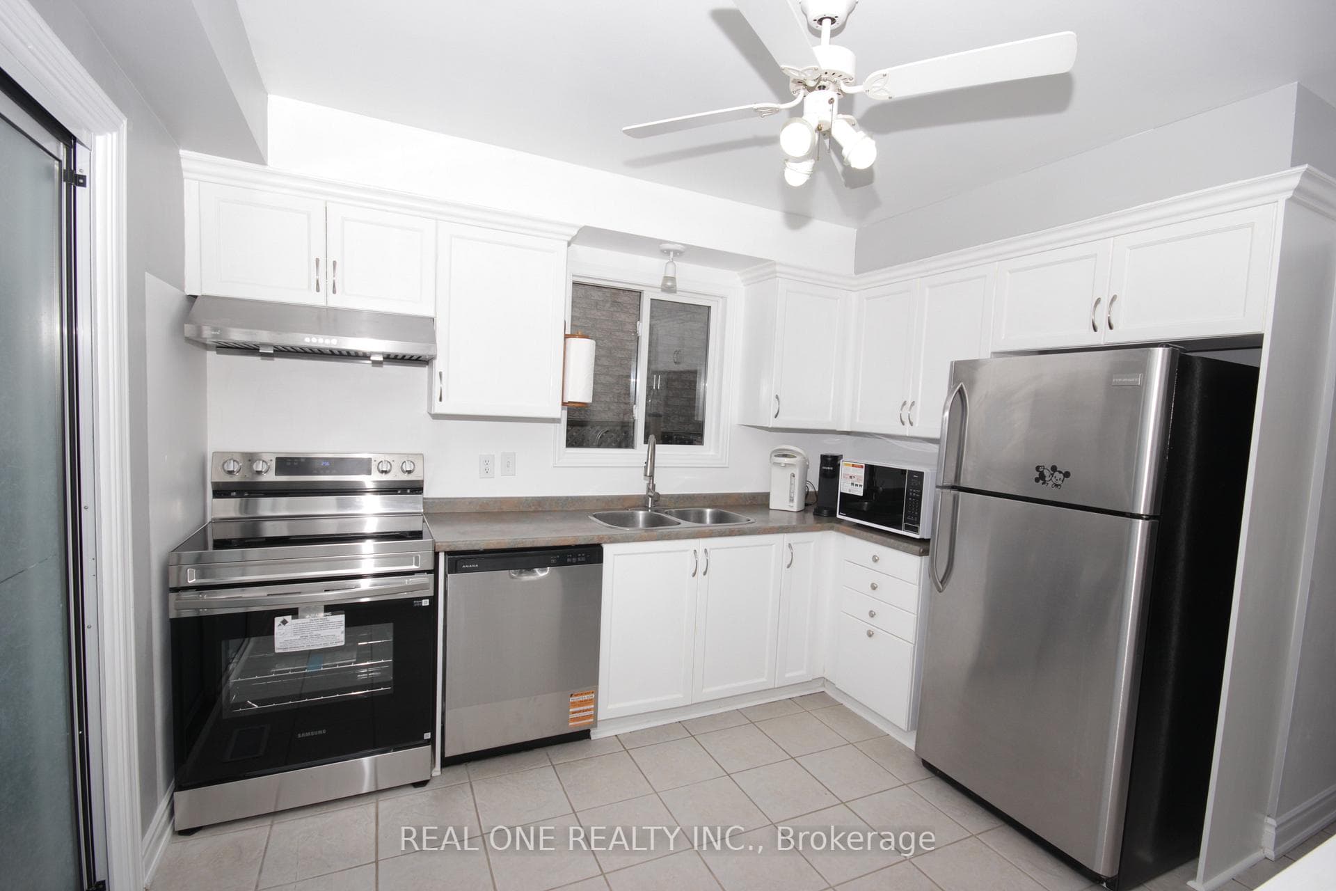 1145 Timberland Crescent photo 10