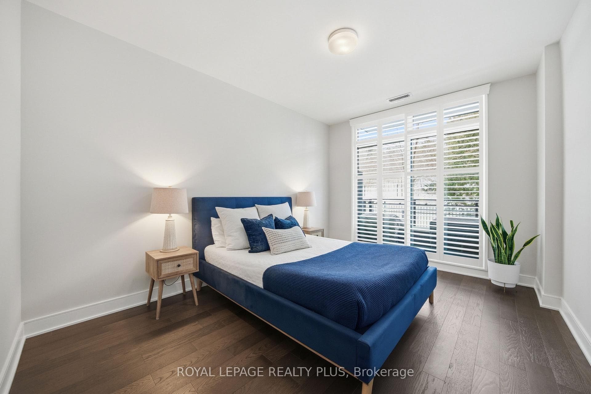 1575 Lakeshore Road Unit 117 photo 18
