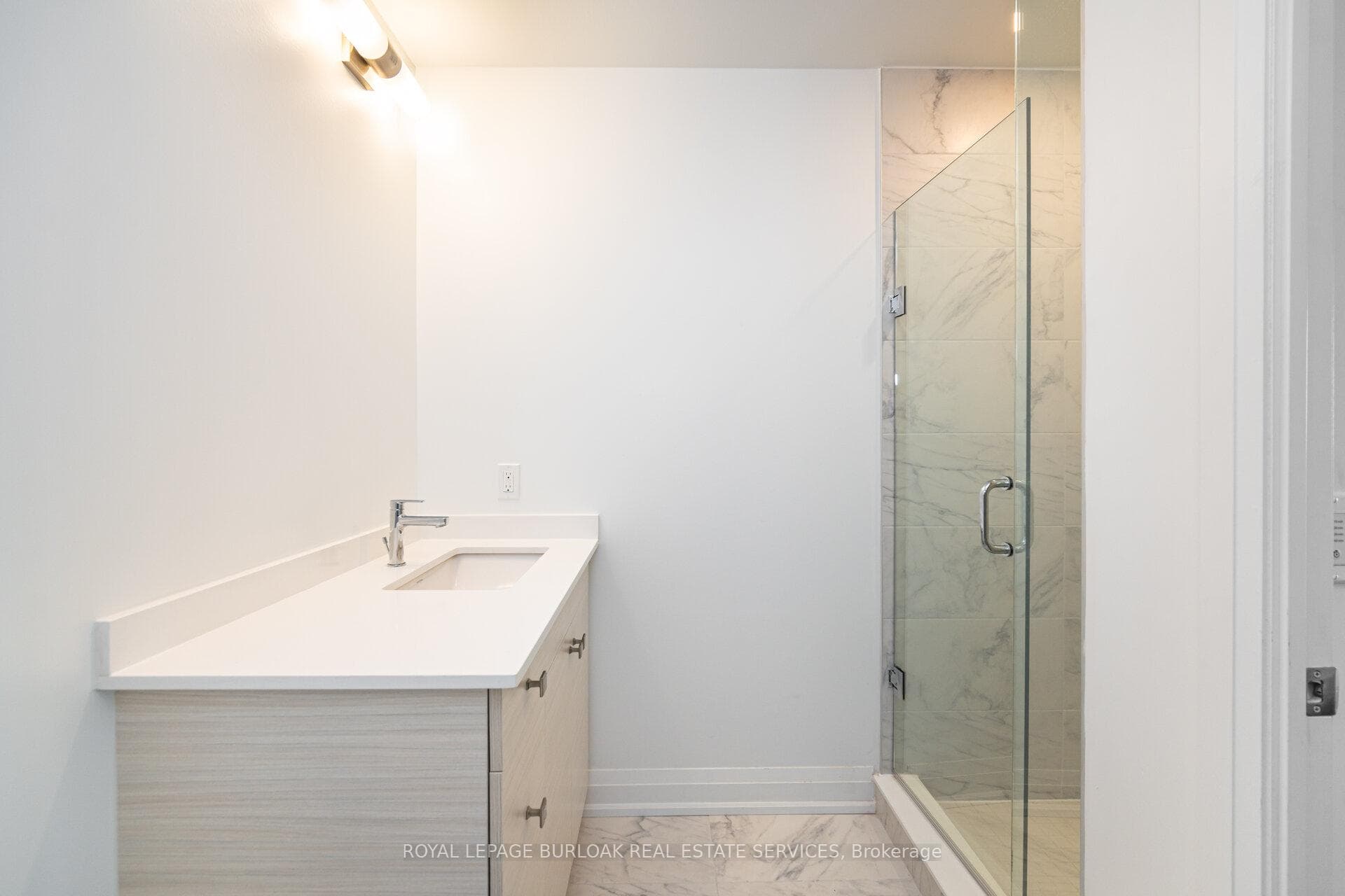 1035 Southdown Road Unit 1401 photo 18