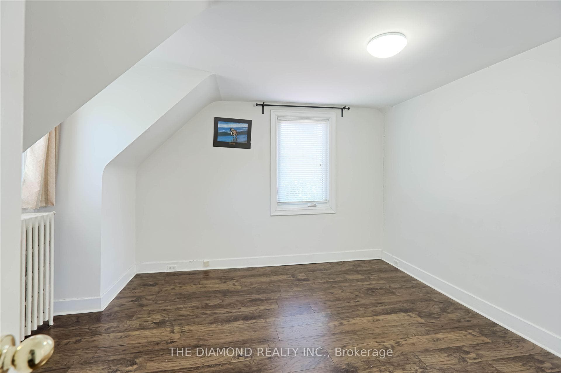 3927 Bloor Street photo 23
