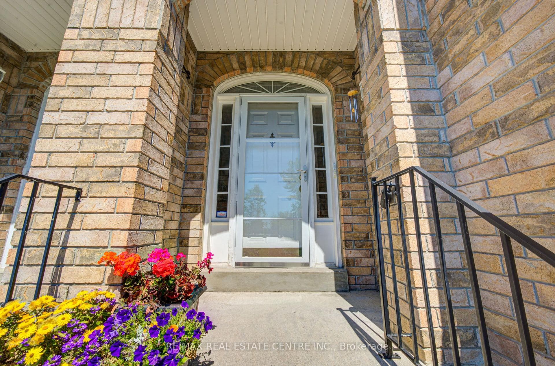 22 Lakeridge Drive photo 2