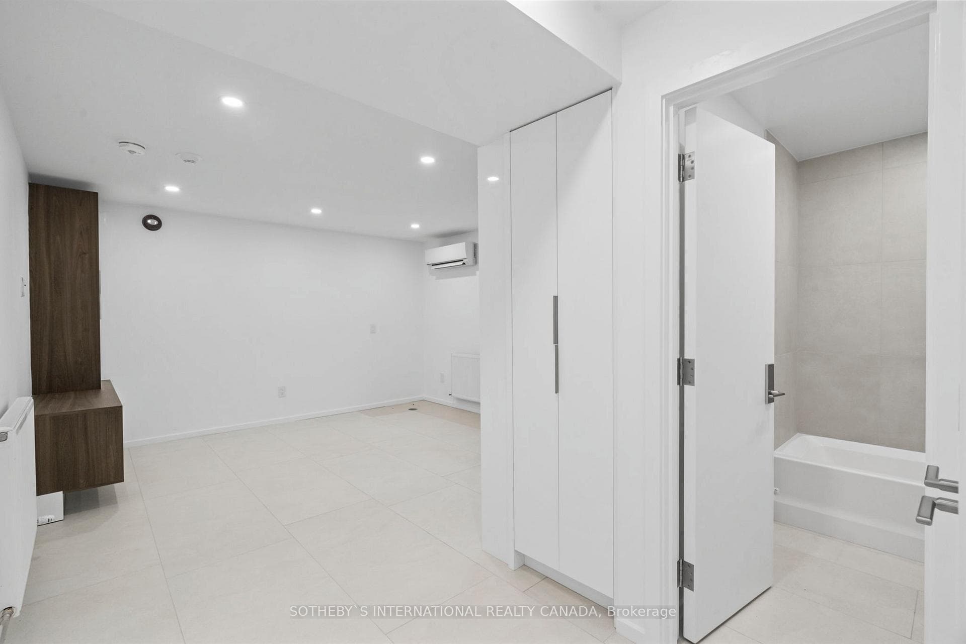 1340 Avenue Road Unit B photo 9