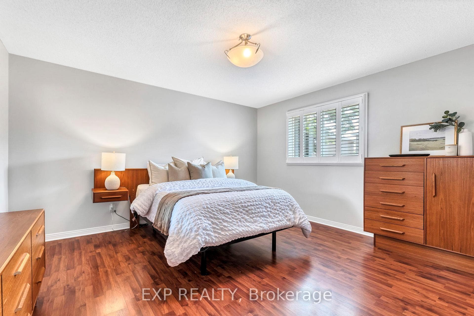332 Sandringham Drive photo 21