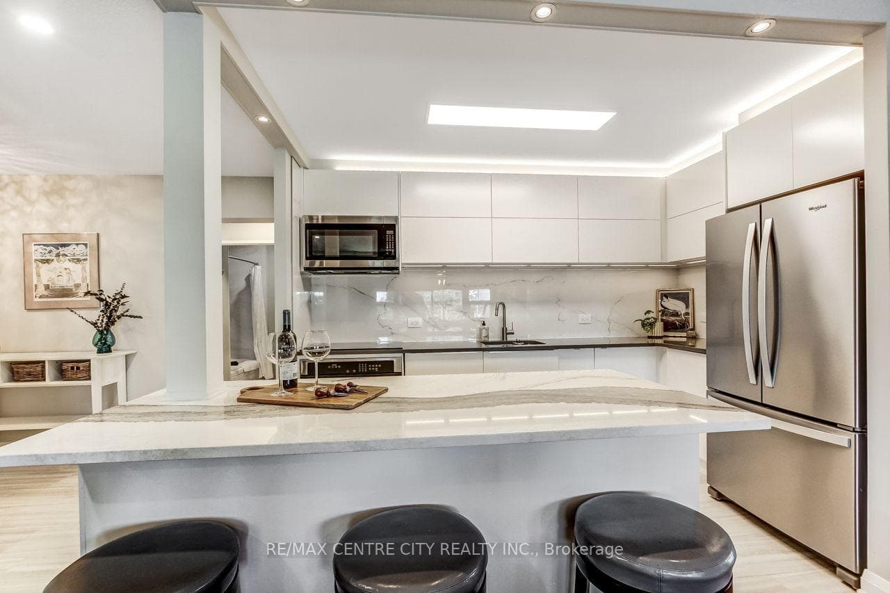 549 Ridout Street Unit 302 photo 8