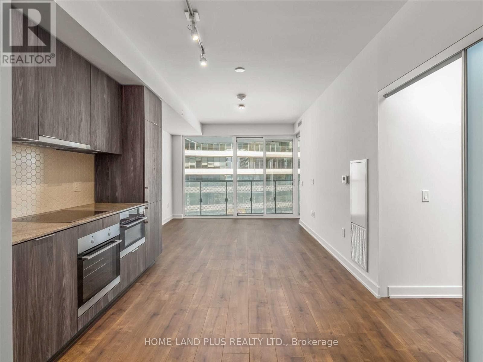 15 Queens Quay Unit 421 photo 4