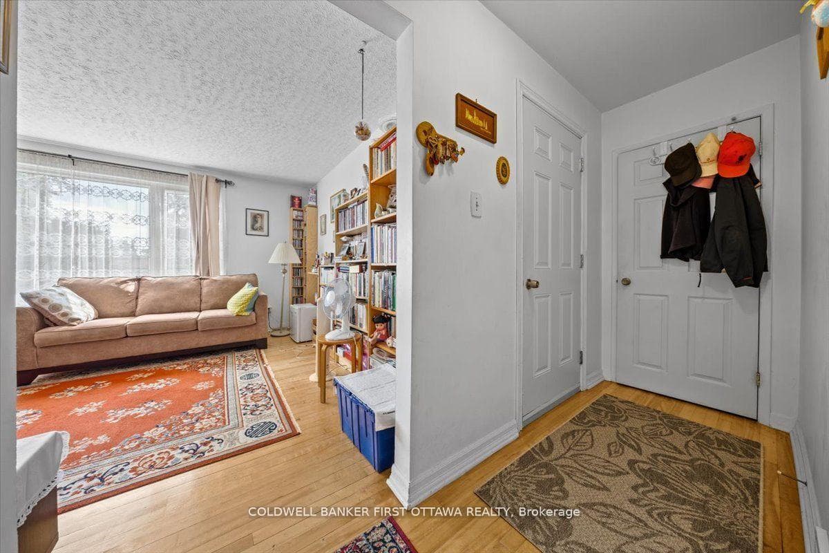 902 Watson Street photo 5