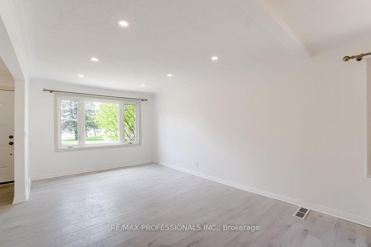 351 Maurice Drive photo 5