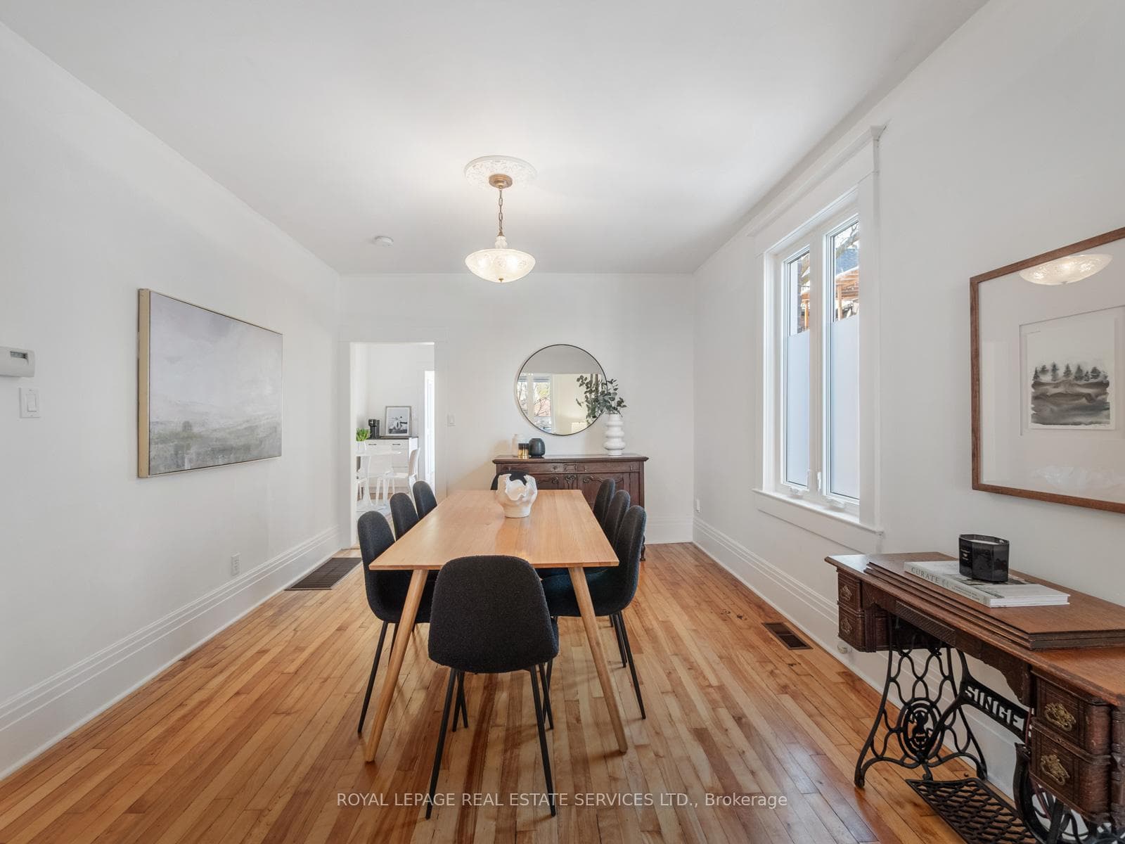574 St Clarens Avenue photo 9
