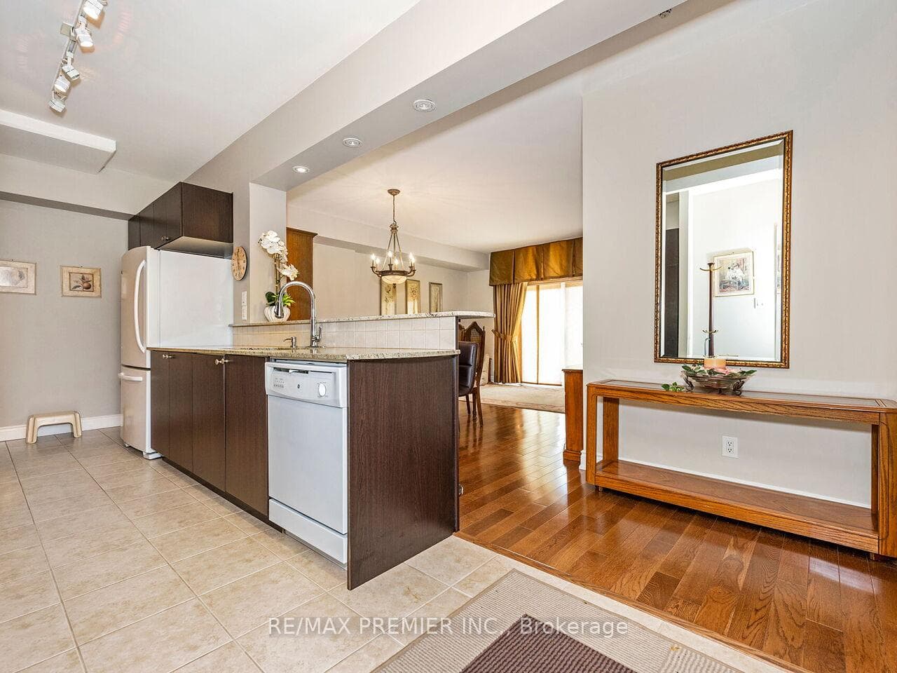 10211 Keele Street Unit 302 photo 12