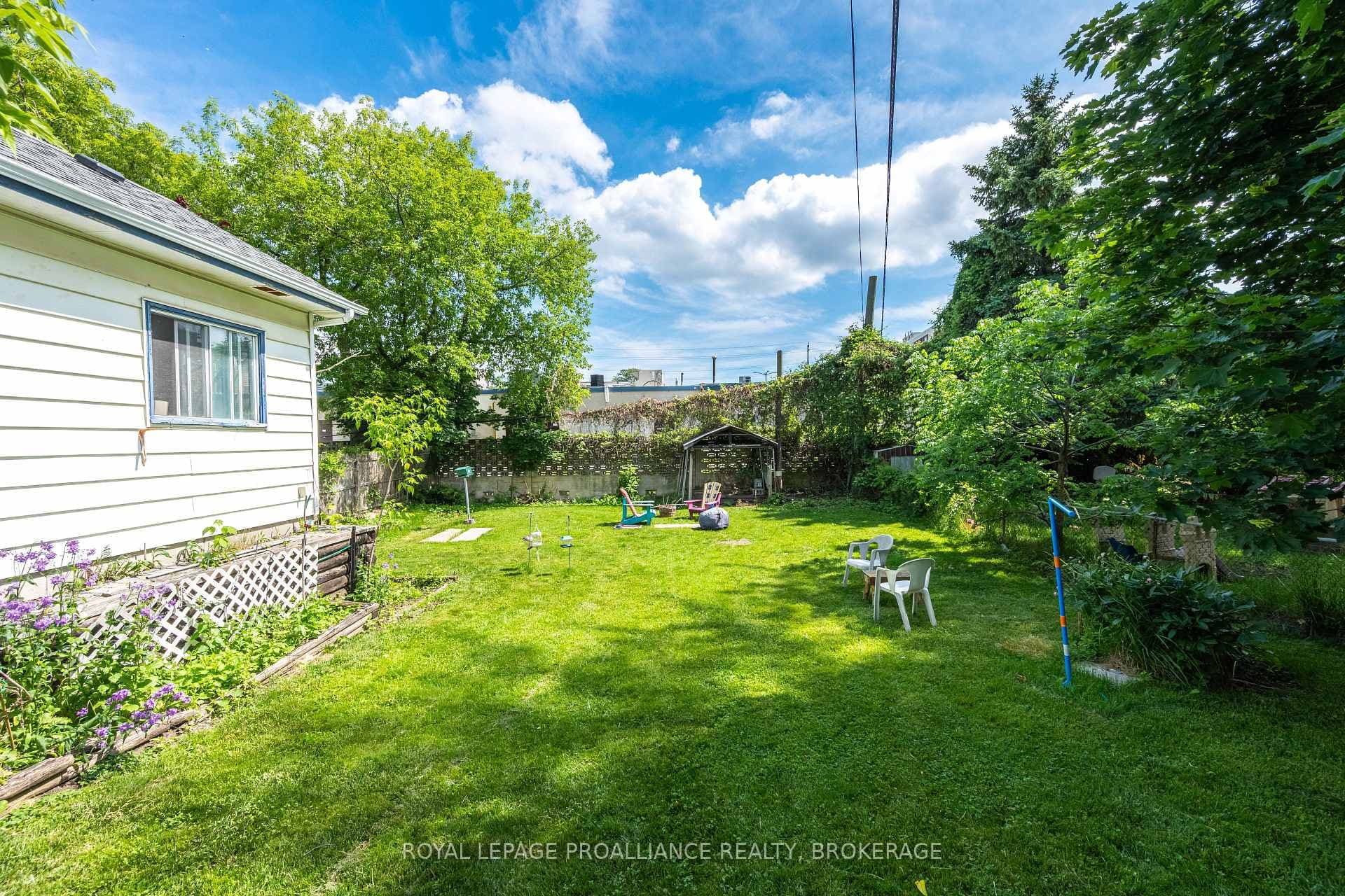 260 Elmwood Street photo 35