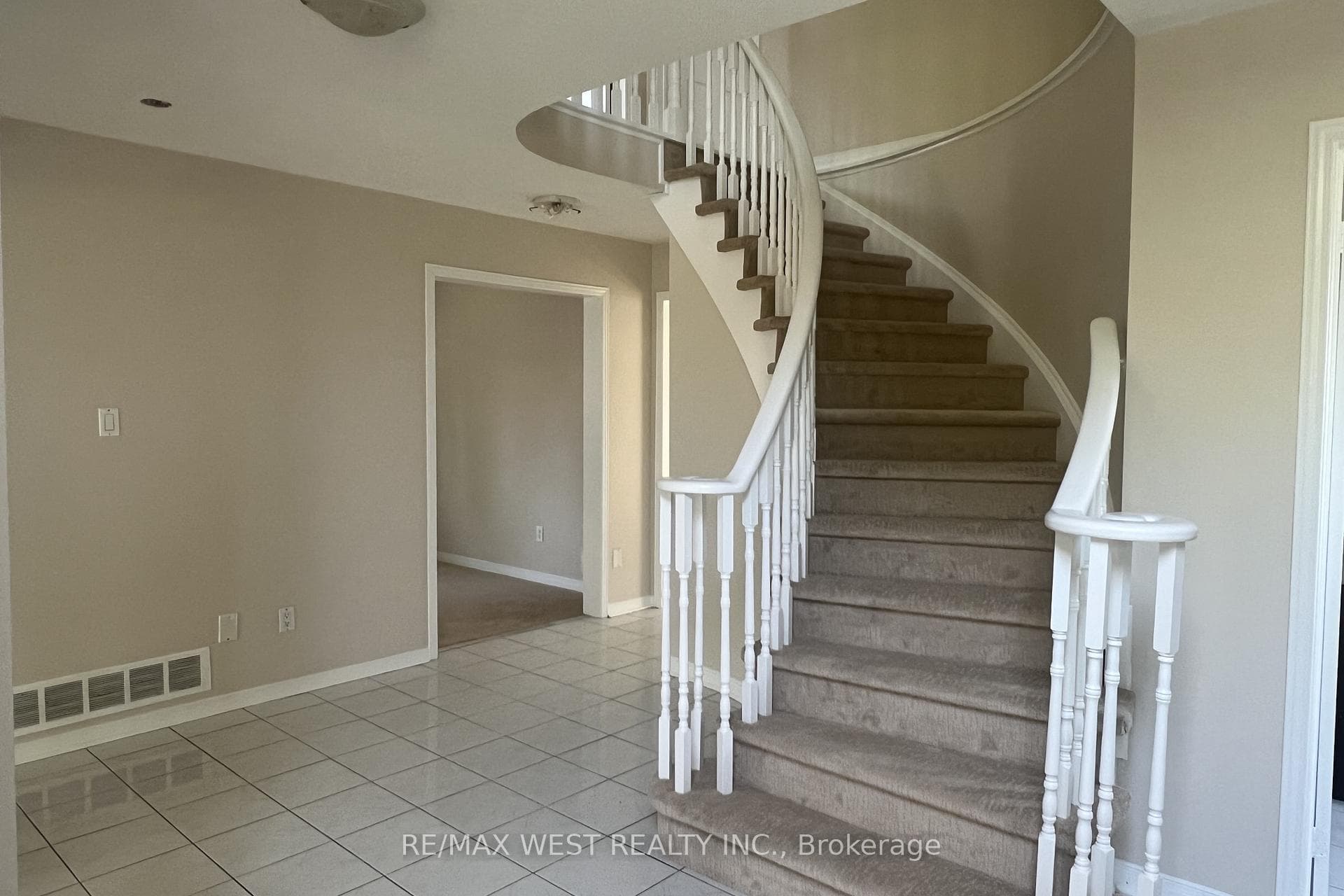 60 Furrow Drive photo 3