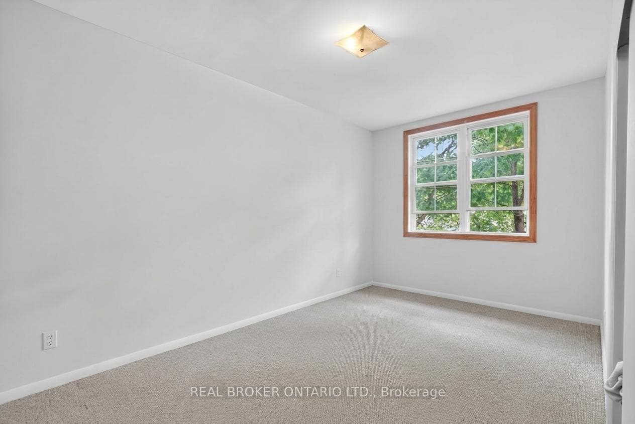 8 Westmount Drive photo 7