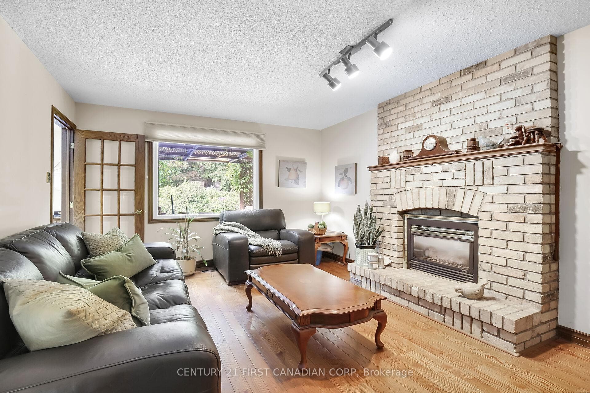 19 Ski Valley Crescent photo 15