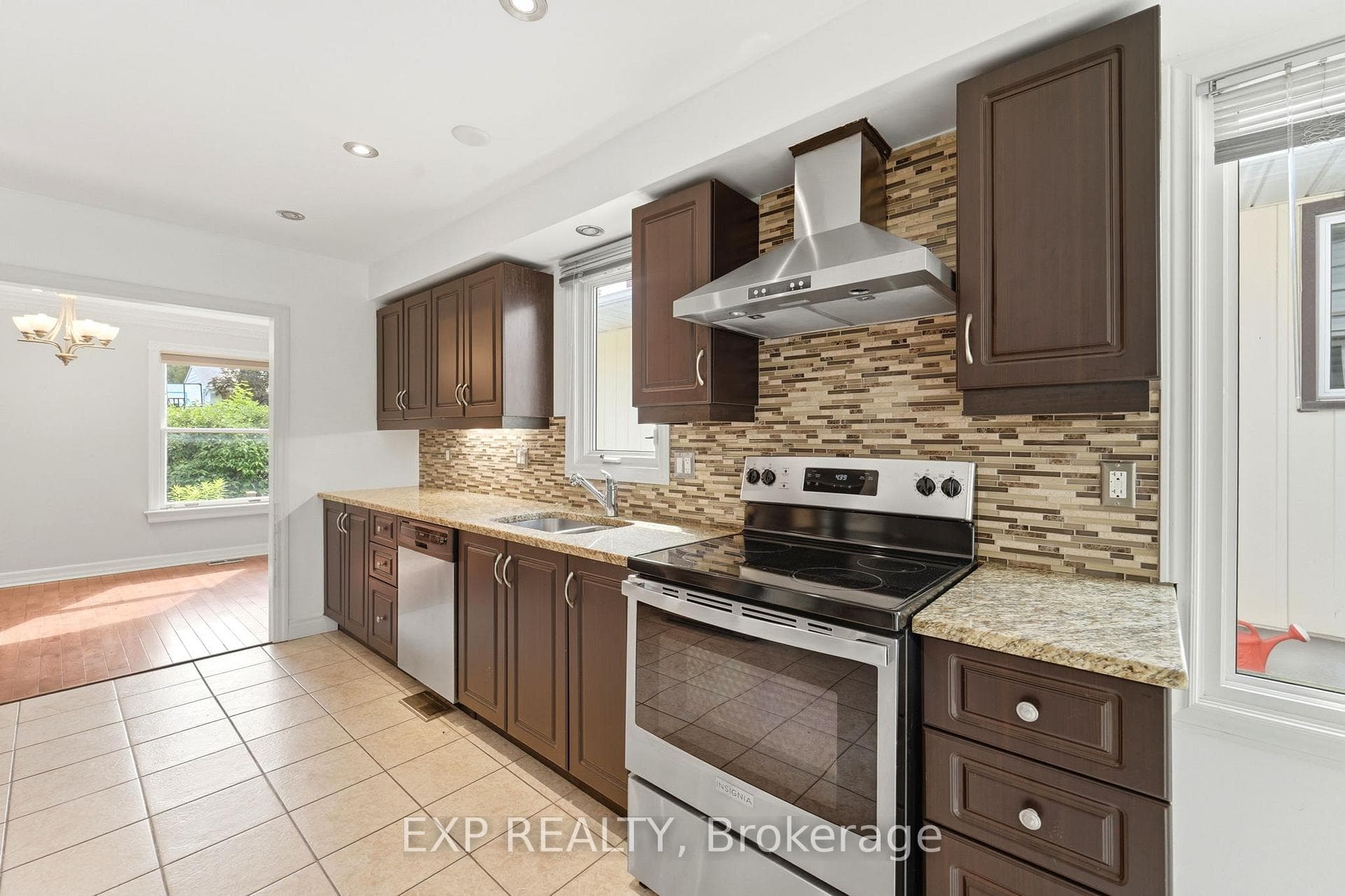 956 Gold Crescent photo 11
