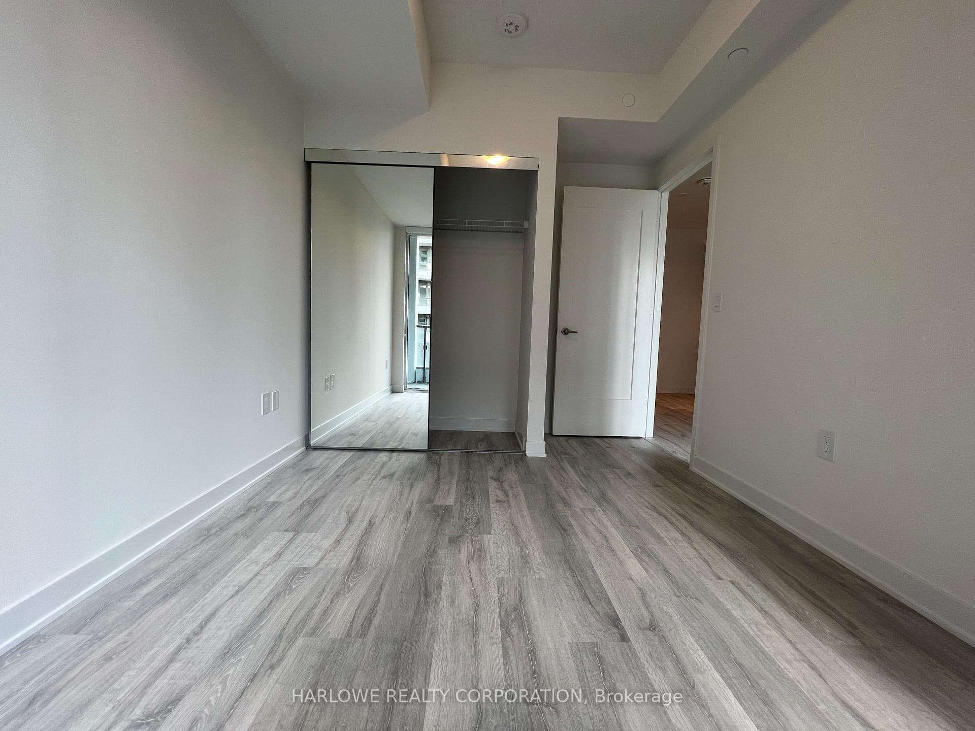 60 Princess Street Unit 725 SE photo 17