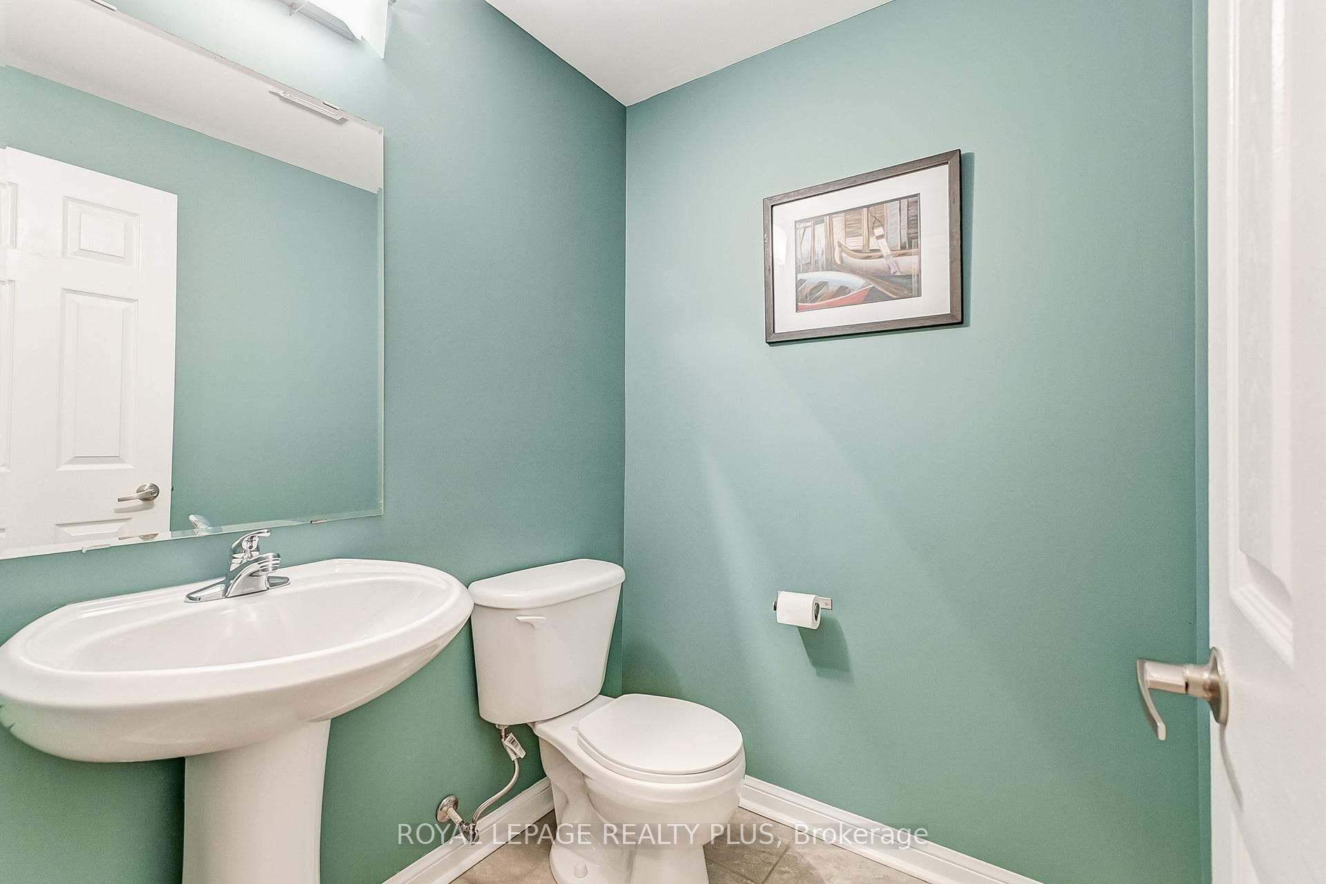 1376 Hearst Boulevard photo 16