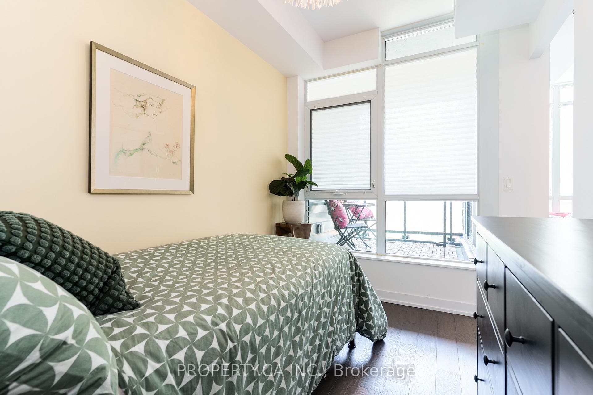 36 Howard Park Avenue Unit 207 photo 20