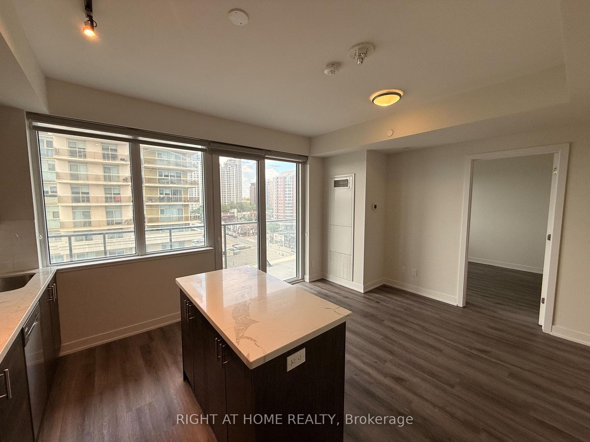 15 Ellerslie Avenue Unit 809 photo 6