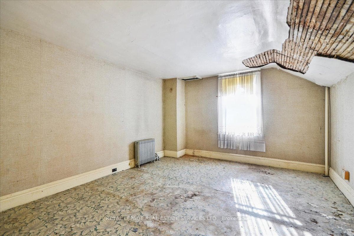 8 Arnold Avenue photo 19