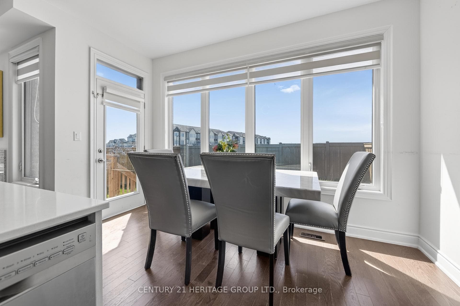 77 Montrose Boulevard photo 12