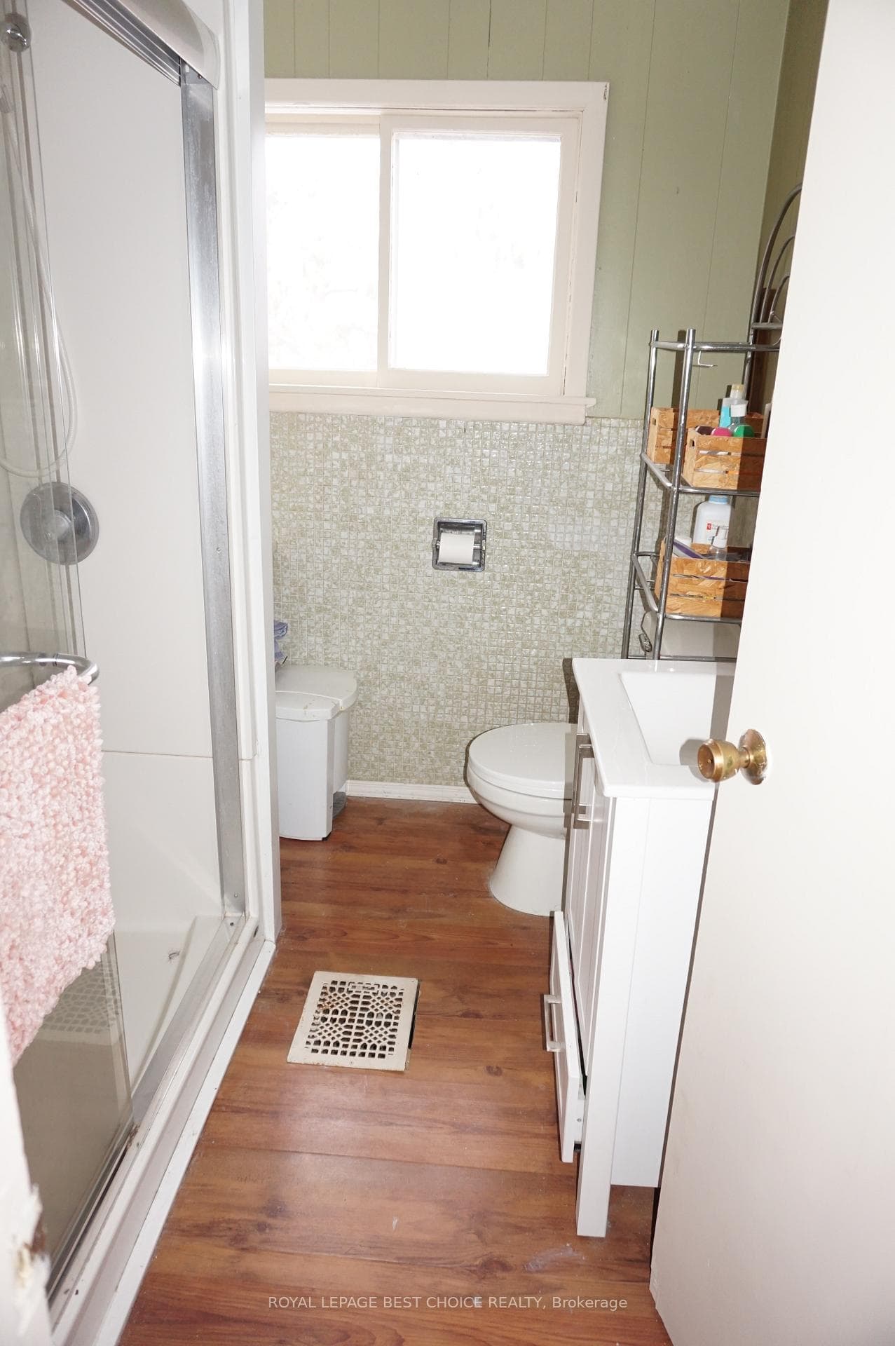 2nd fl bath room
