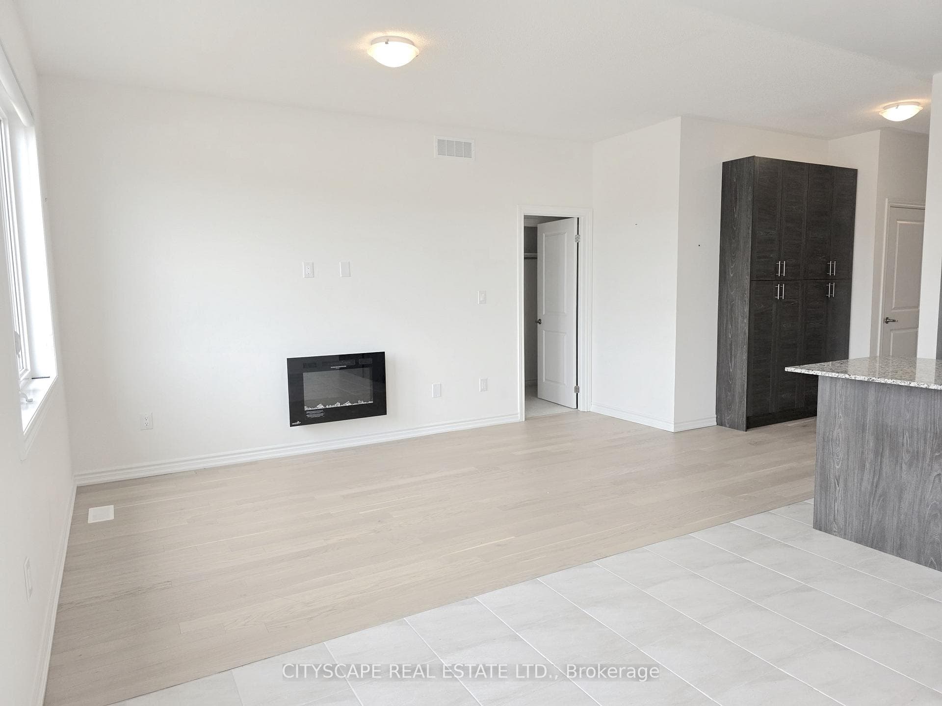 Eat in are View to Living Room