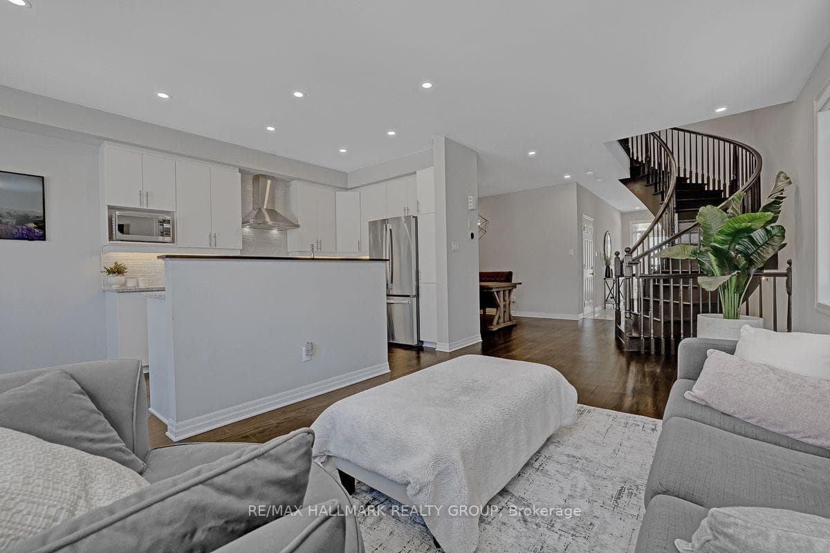 317 Lysander Place photo 8
