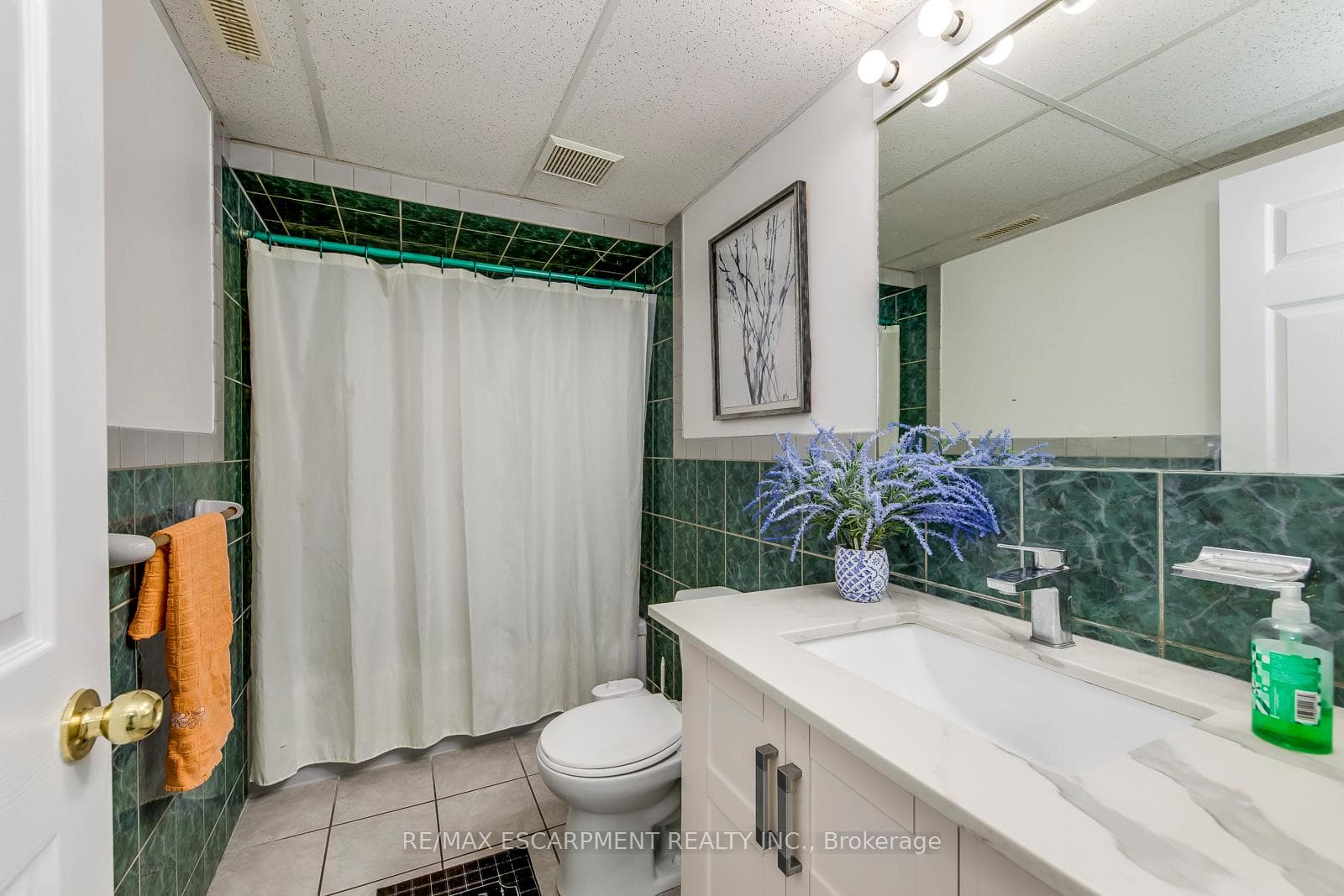 2309 Malcolm Crescent photo 40