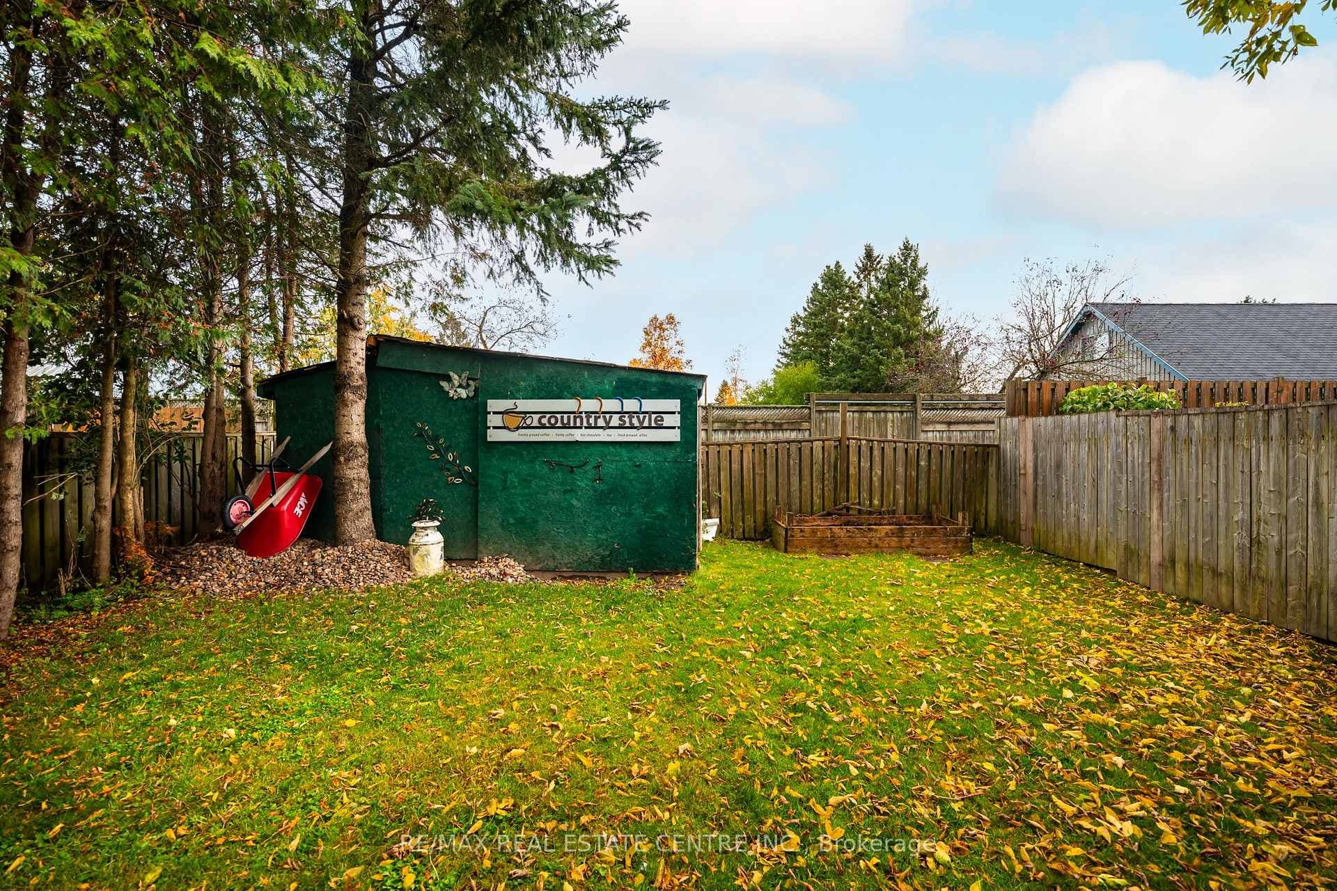 121 Proton Street photo 35