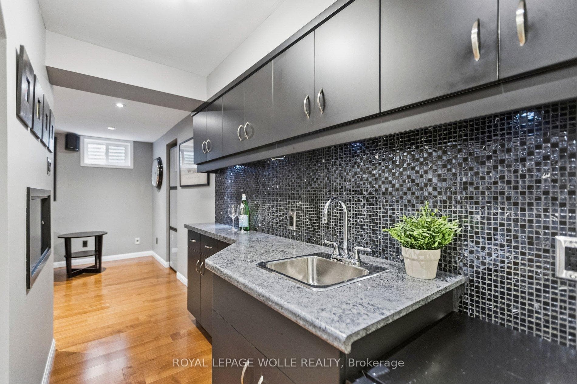 Wet bar