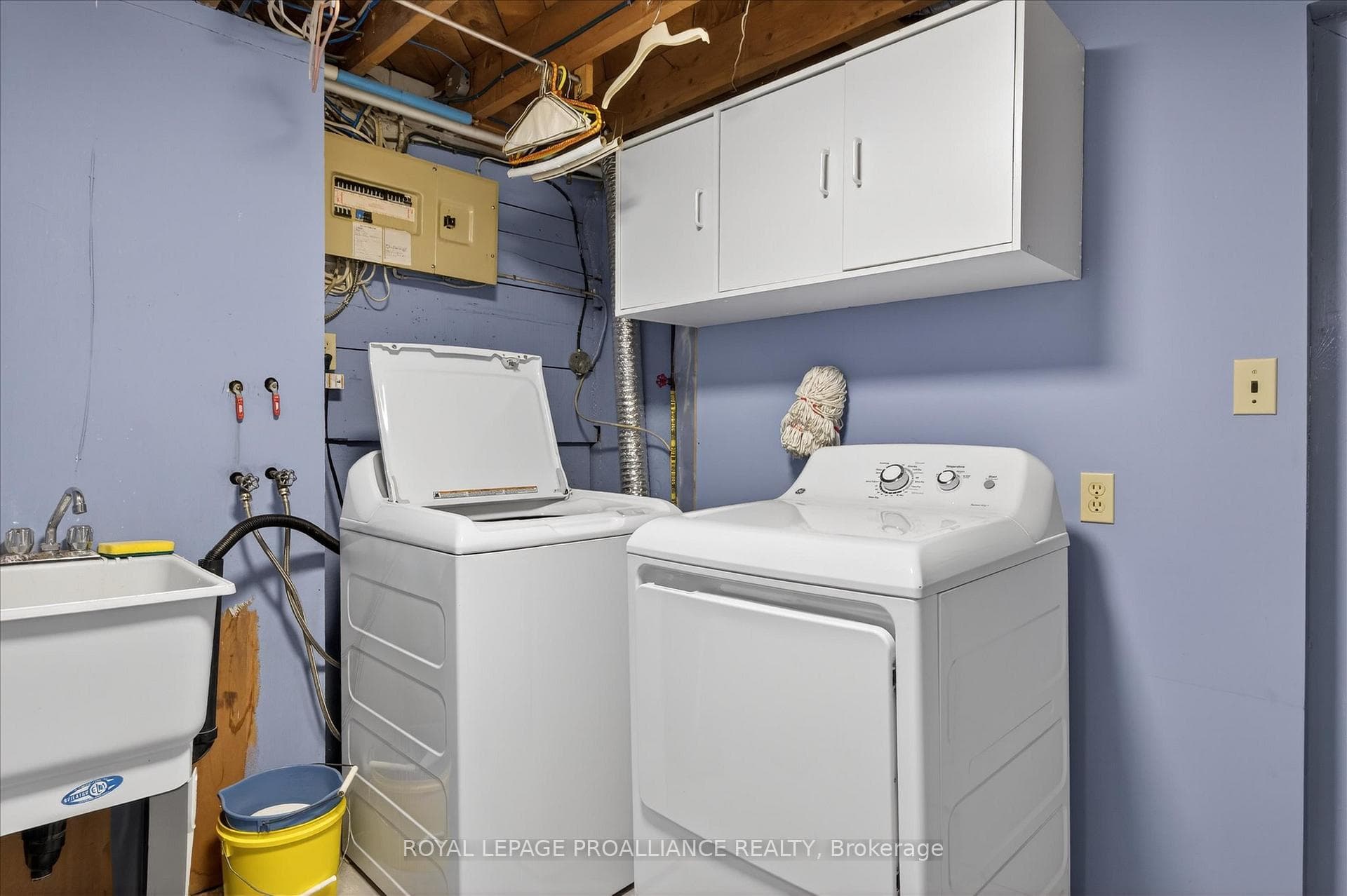 733 Cameron Street photo 35