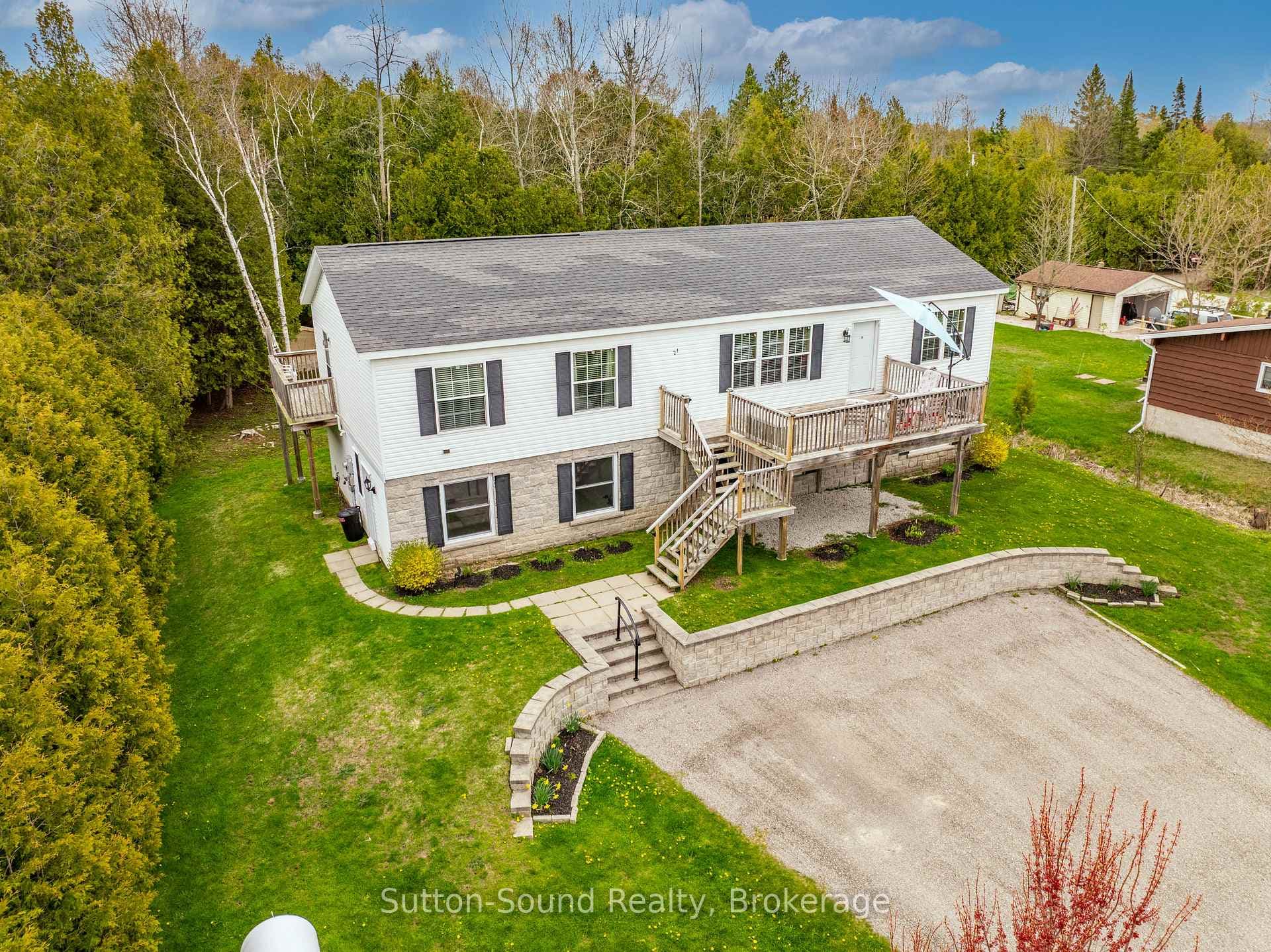 21 Cardinal Avenue photo 1
