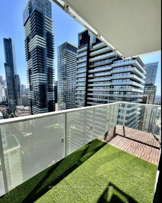 501 Yonge Street Unit 2912 photo 3