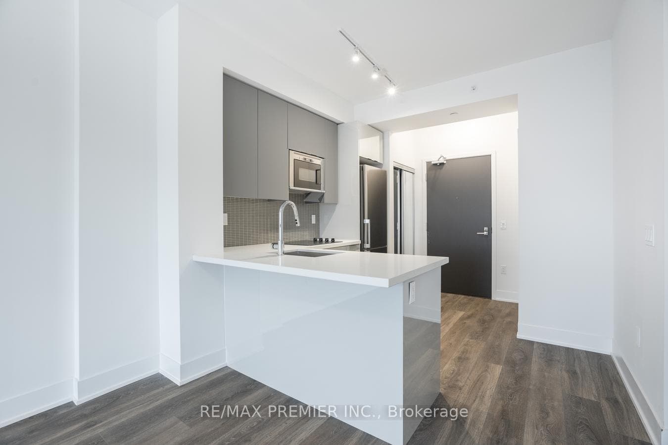 2916 Highway 7 Road Unit 310 photo 8