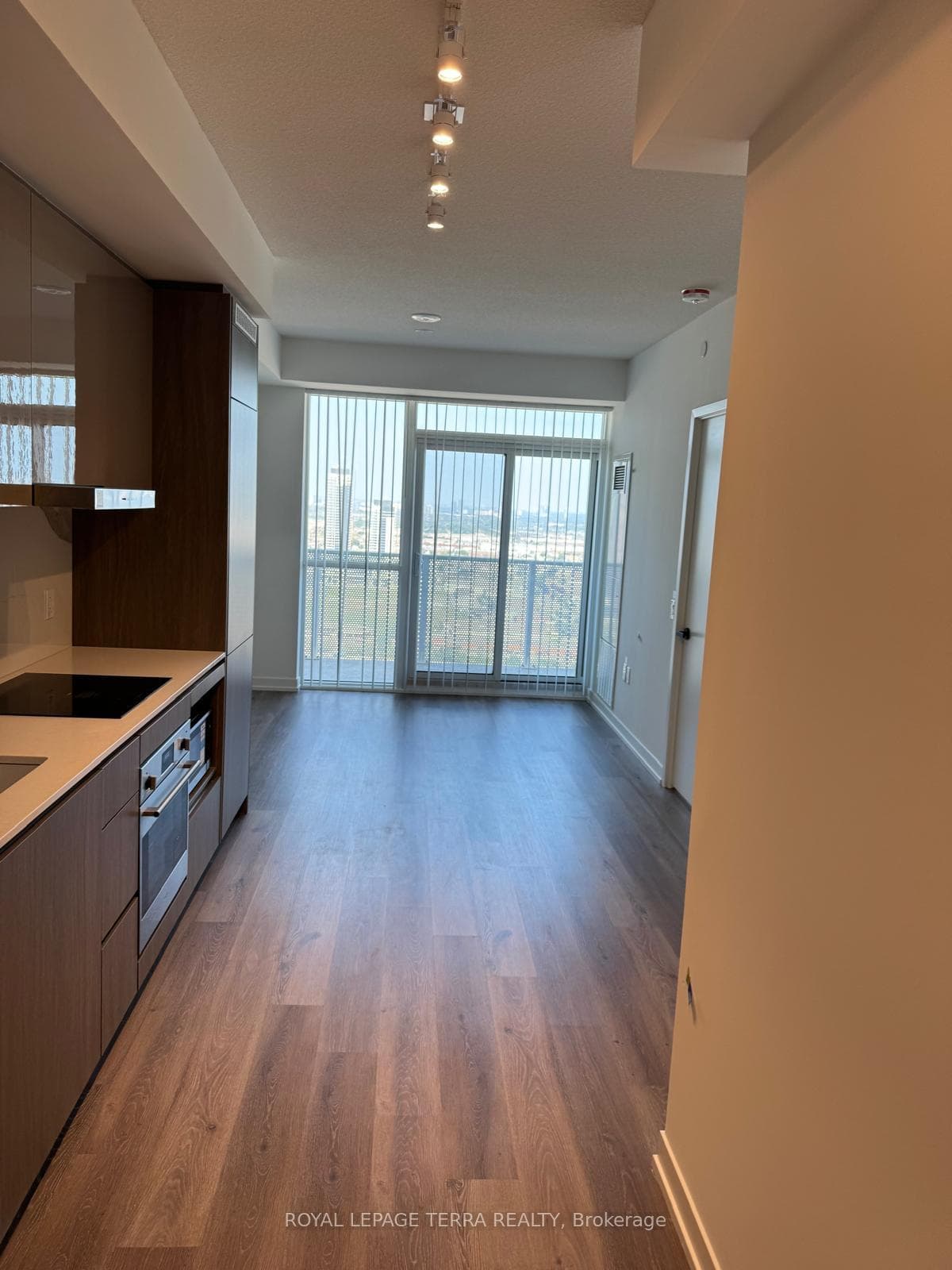 28 Interchange Way Unit 4007 photo 5