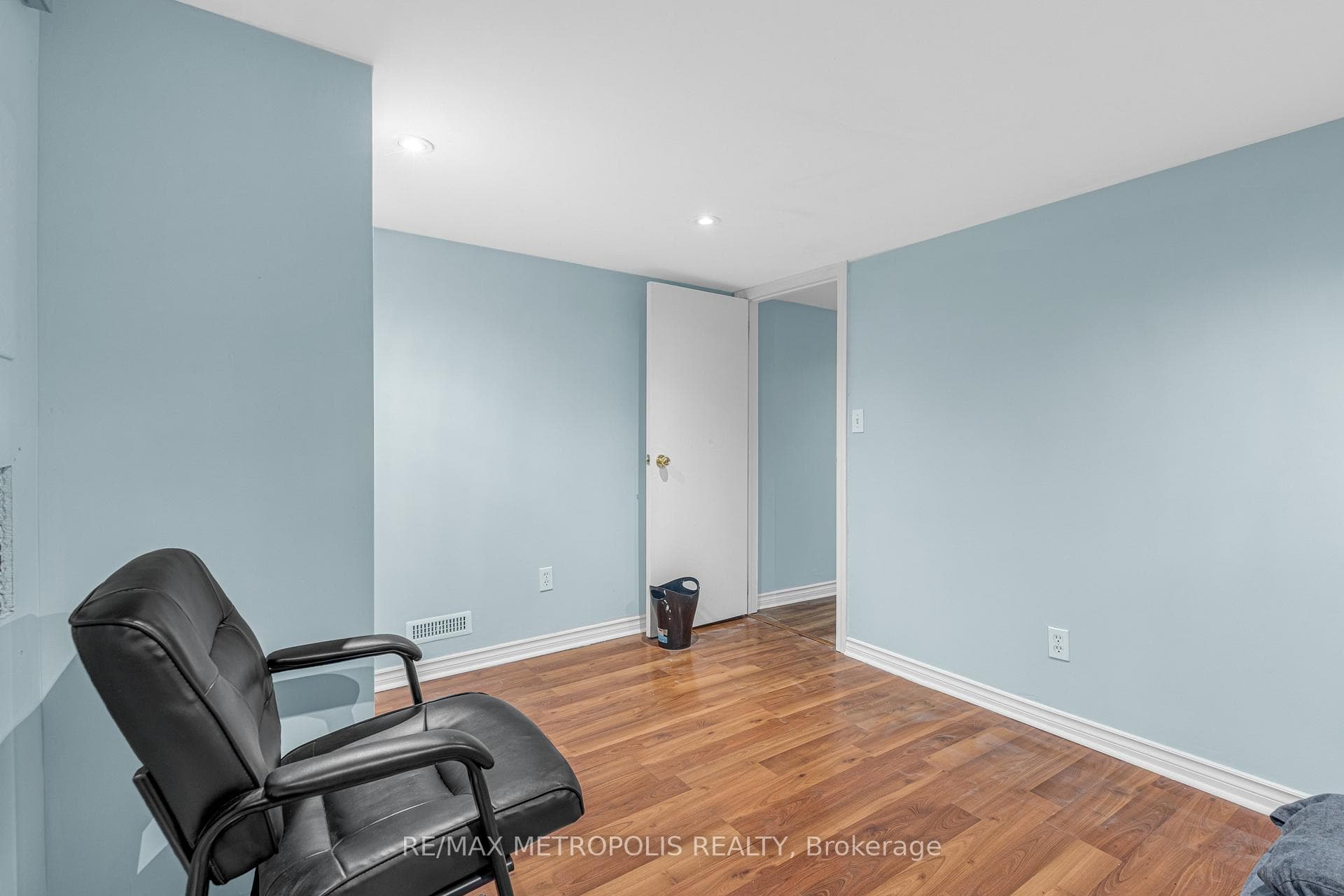 489 St Clarens Avenue Unit Main photo 16