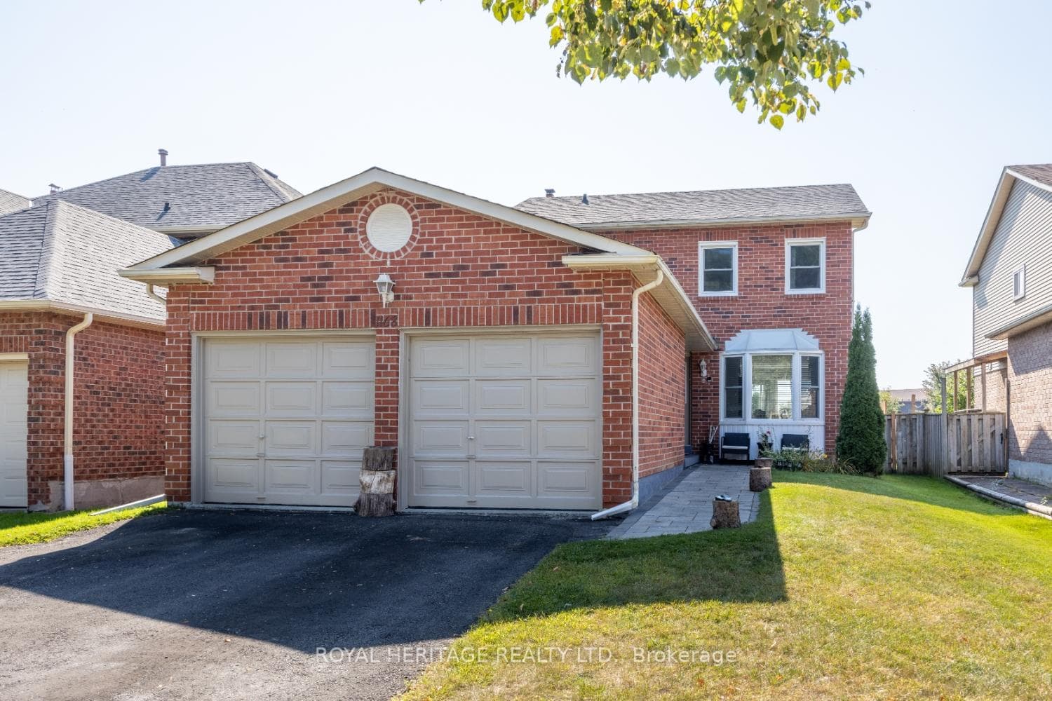 1168 Pebblestone Crescent photo 1