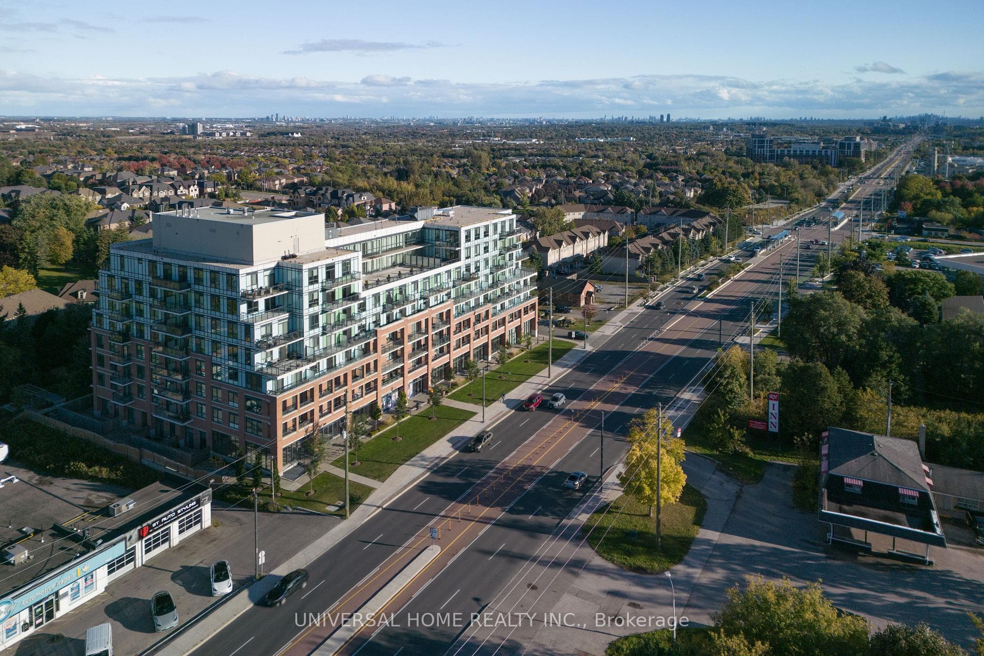 11611 YONGE Street Unit 206 photo 1
