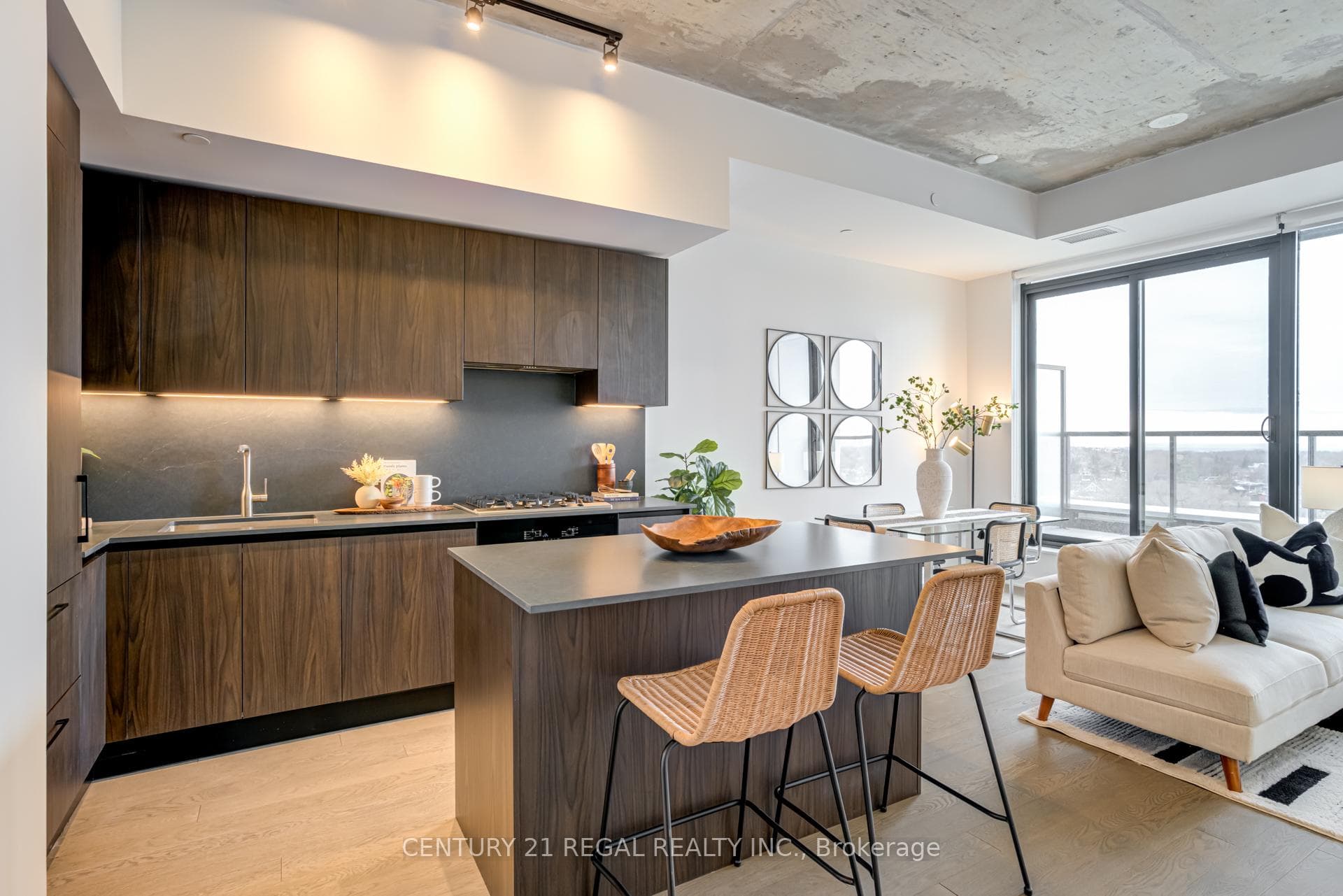2720 Dundas Street Unit 804 photo 12