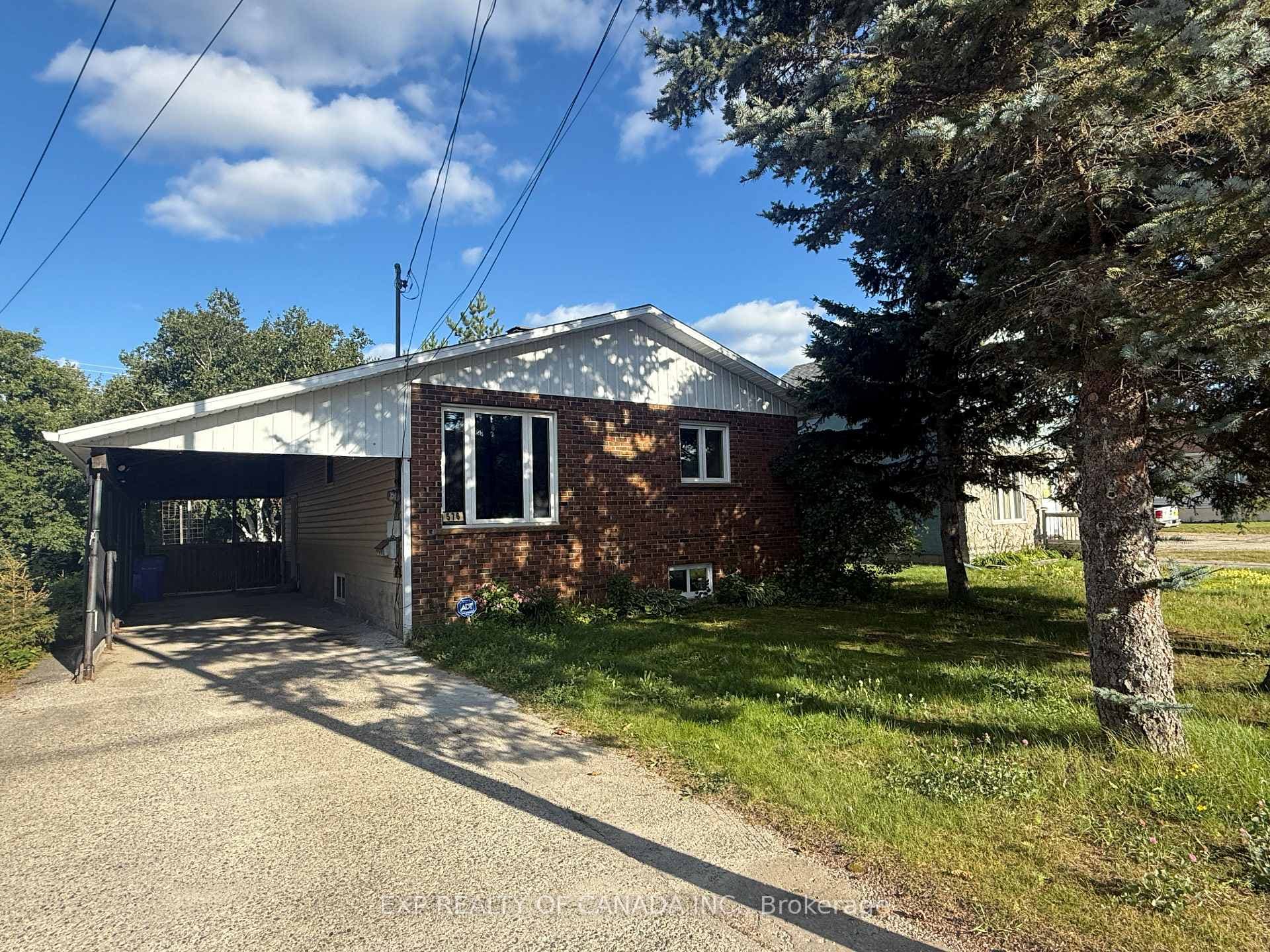 576 Spruce Street photo 1
