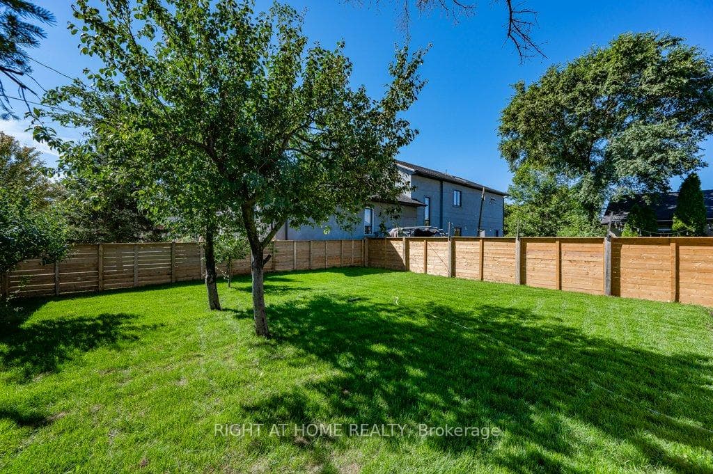 Large Fenced Yard
