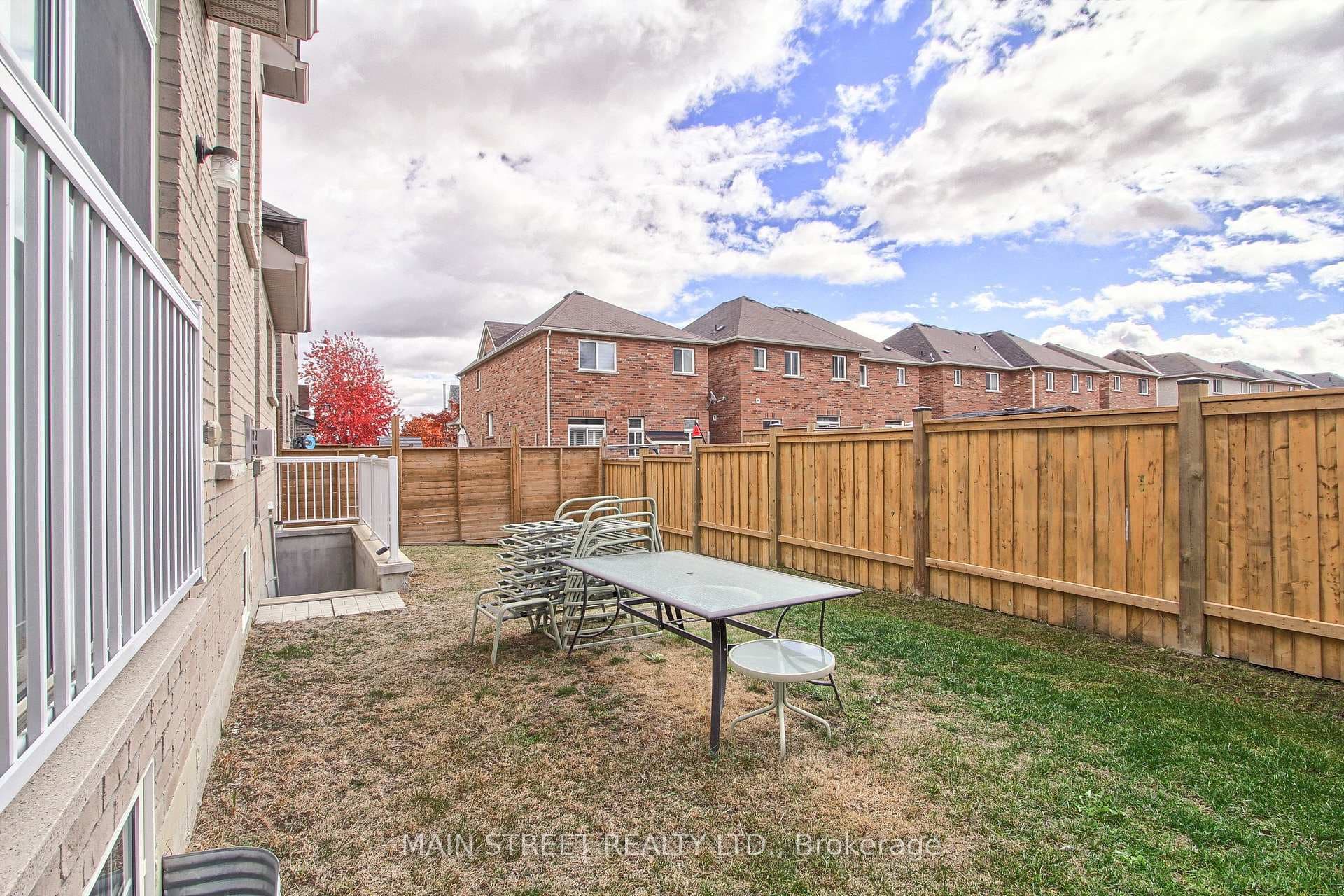 93 Haskins Crescent photo 19