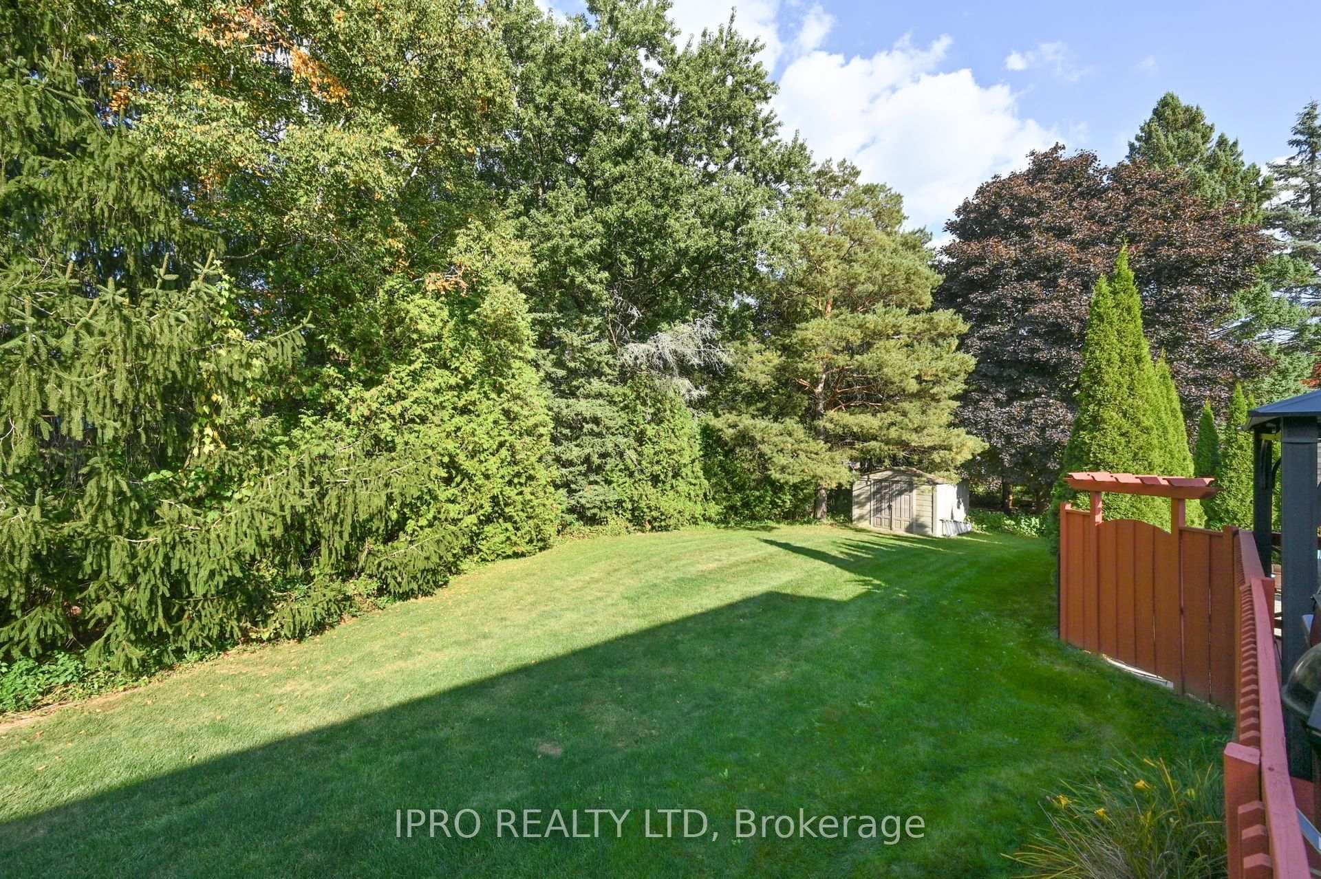 1643 Sumach Road photo 38