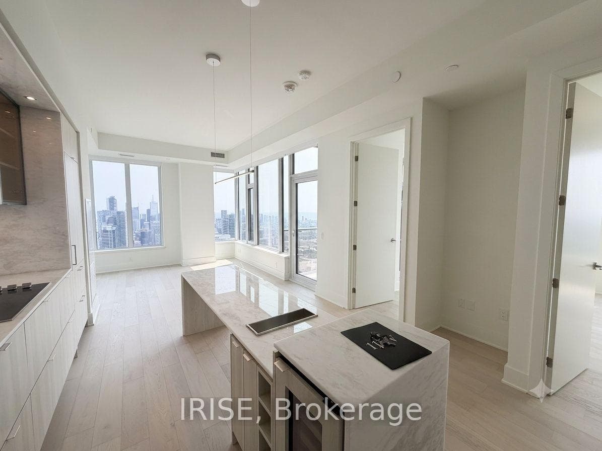 11 Yorkville Avenue Unit 5909 photo 3