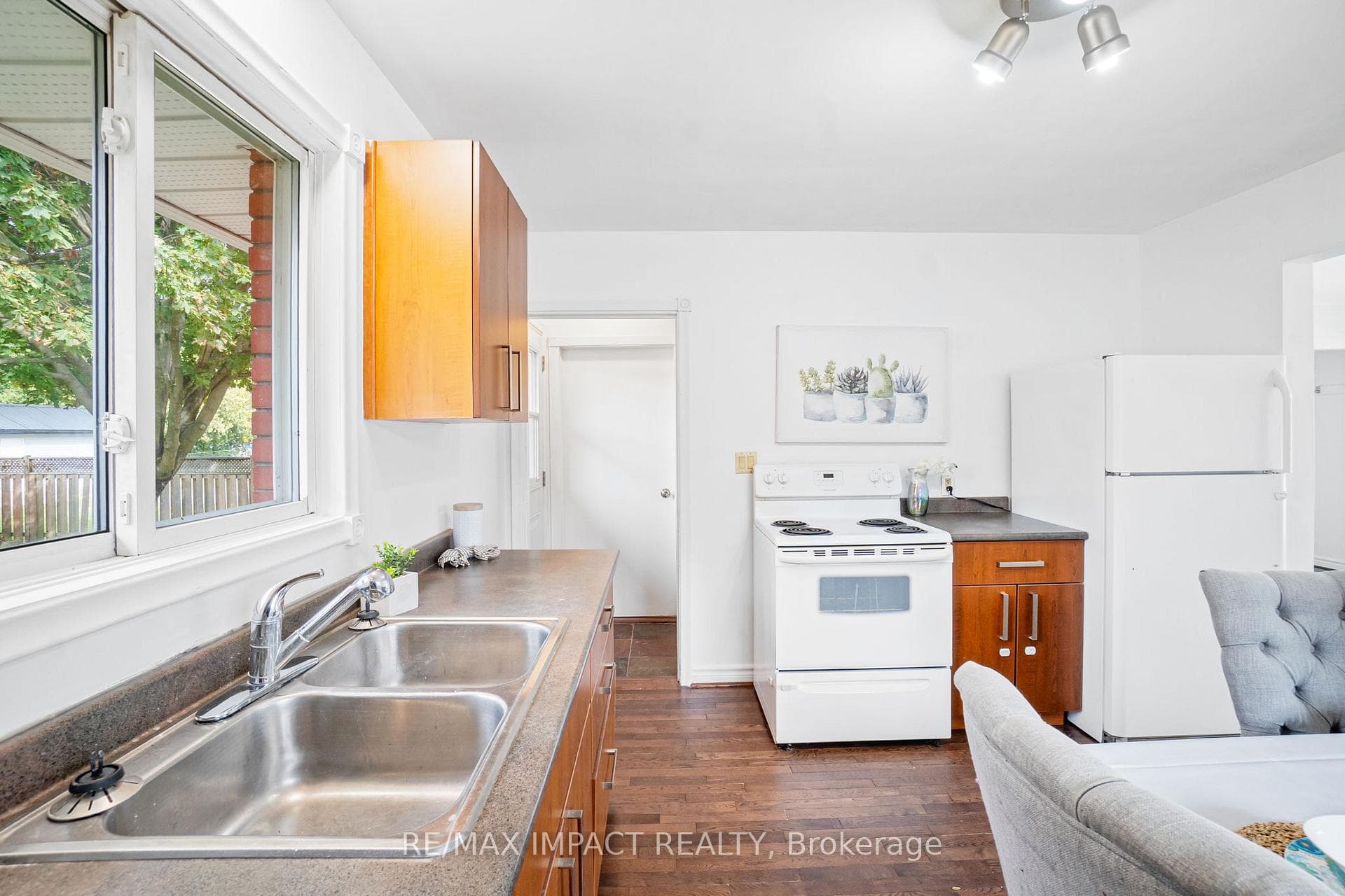 447 Campbell Street photo 23