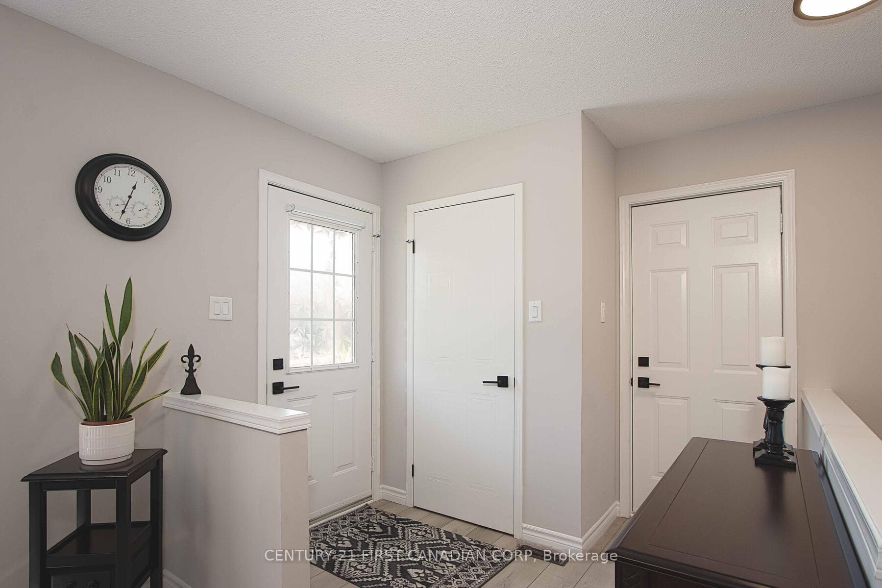 601 Grenfell Drive Unit 1 photo 5